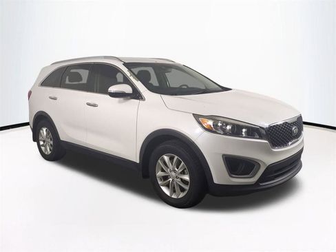 Used 2016 Kia Sorento FWD image 2
