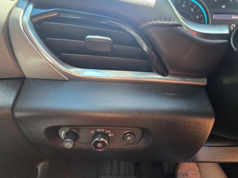 Used 2020 Chevrolet Traverse LT w/ LPO, Floor Liner Package AWD/4WD image 17