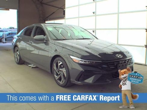 Used 2025 Hyundai Elantra SEL FWD image 2