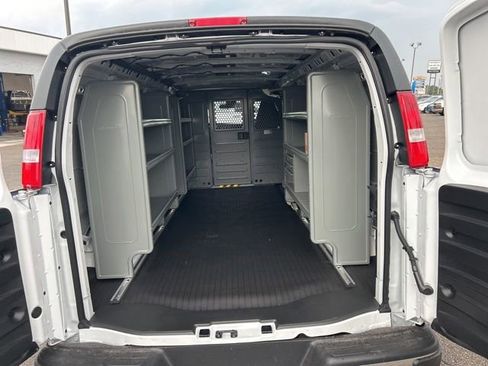 New 2025 GMC Savana 3500 Extended w/ Driver Convenience Package RWD image 17