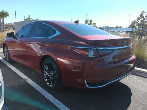Used 2024 Lexus ES 300h w/ Luxury Package image 7