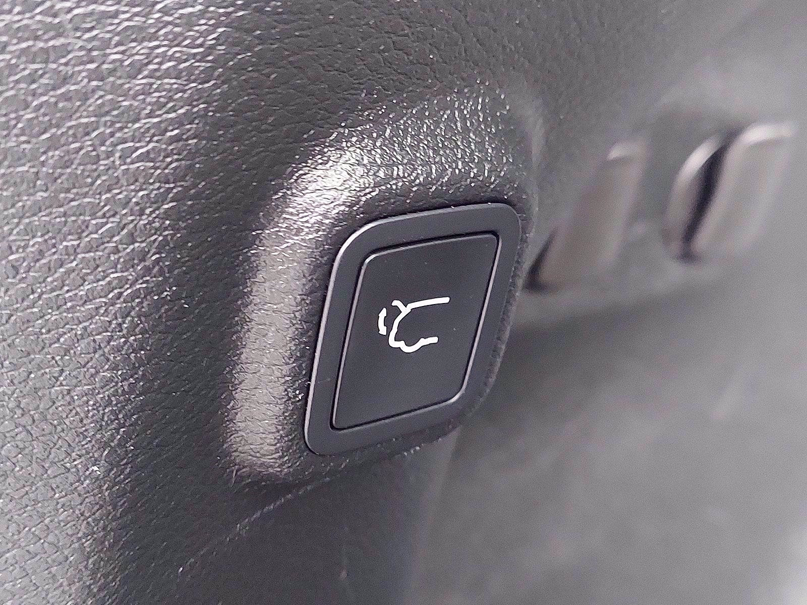 Used 2019 Jeep Cherokee Limited AWD/4WD image 28