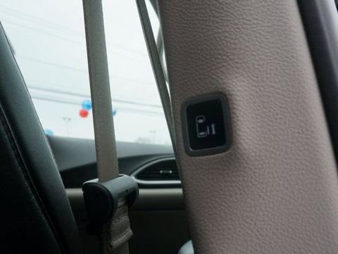 Used 2024 Chrysler Pacifica Touring-L image 51