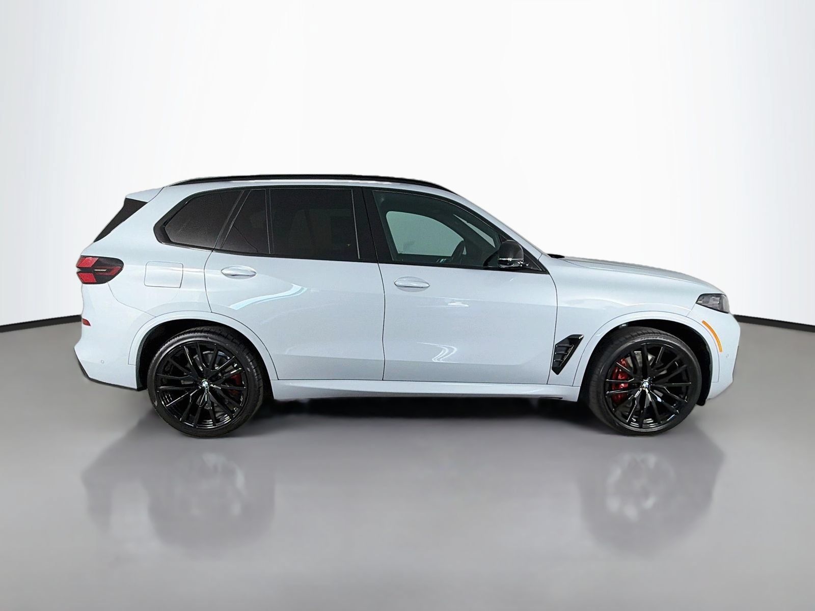 Certified 2025 BMW X5 M60i w/ Climate Comfort Package AWD/4WD image 8