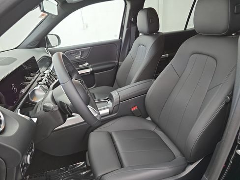 New 2025 Mercedes-Benz GLB 250 image 15