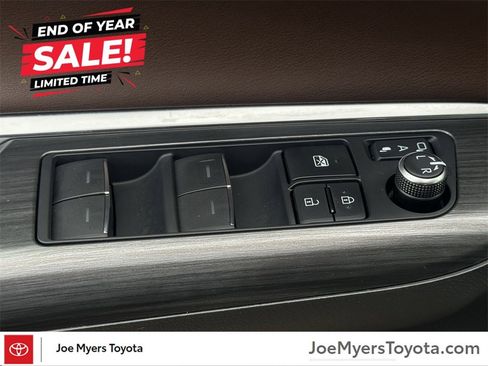 Used 2021 Toyota Venza XLE image 24