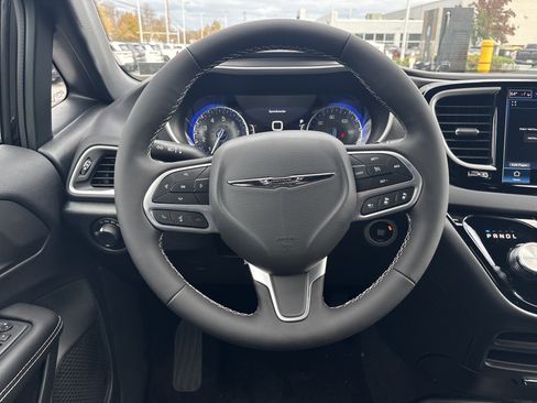 New 2026 Chrysler Voyager LX image 18