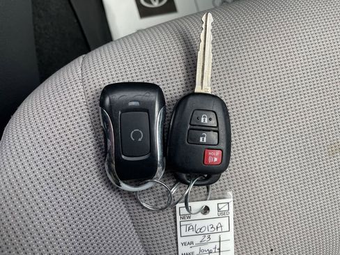 Used 2023 Toyota Corolla Cross L image 25