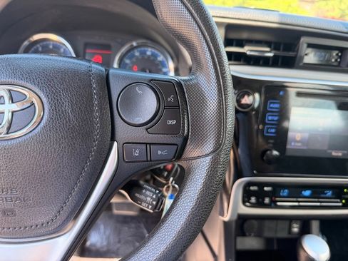 Used 2019 Toyota Corolla LE FWD image 18