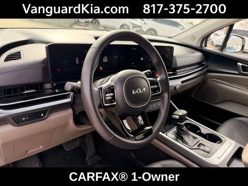 Certified 2025 Kia Carnival image 16