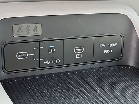 Used 2025 Hyundai Kona SEL FWD image 24