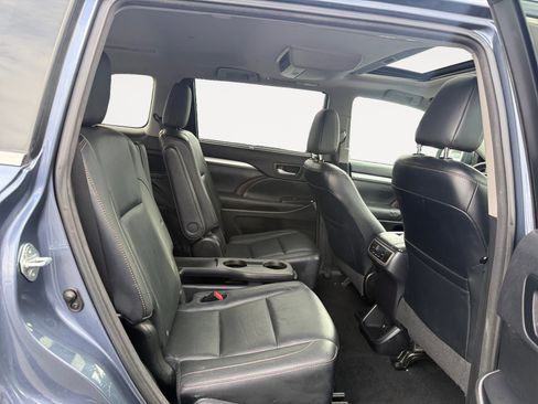 Used 2015 Toyota Highlander XLE image 18