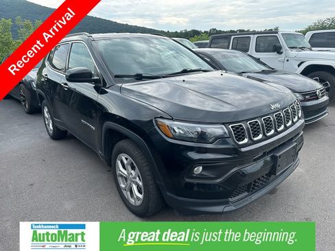 Used 2024 Jeep Compass Latitude AWD/4WD image 1