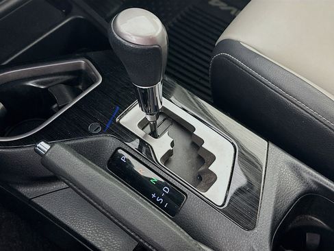 Used 2017 Toyota RAV4 Limited image 24