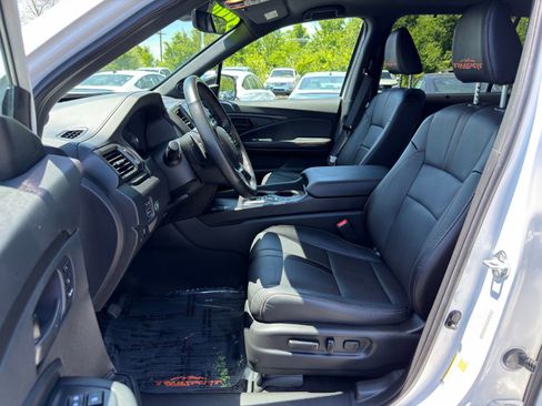 Used 2025 Honda Passport TrailSport image 10