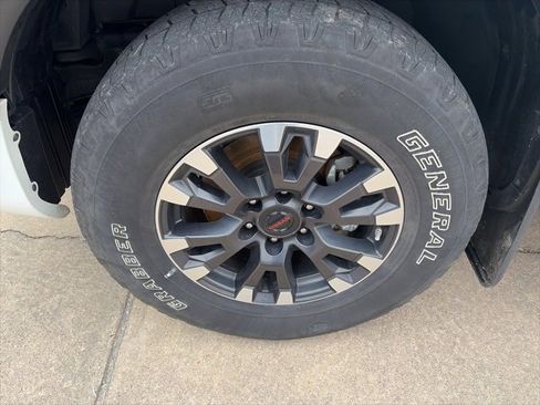 Used 2021 Nissan Titan PRO-4X w/ Pro-4x Convenience Package image 10