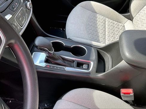 Used 2022 Chevrolet Equinox LS image 13