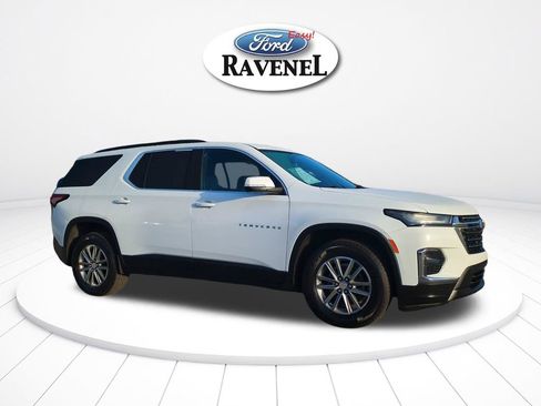 Used 2023 Chevrolet Traverse LT FWD image 2