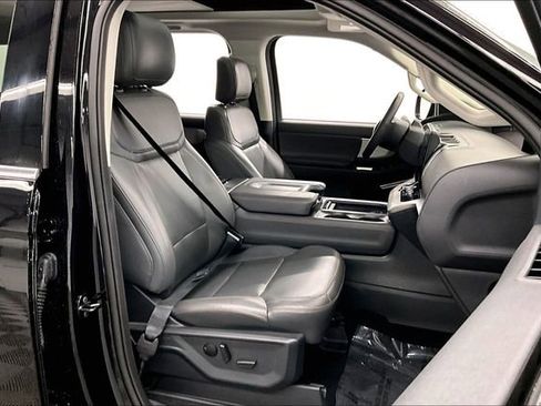 Used 2025 Ford Expedition Max Active AWD/4WD image 8