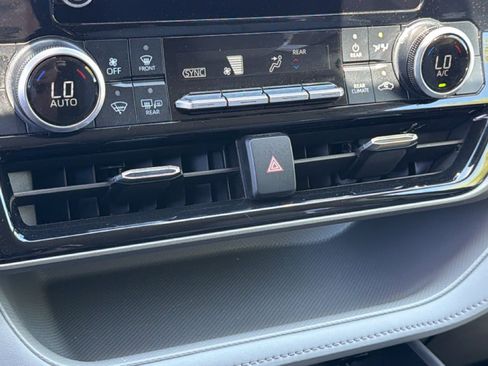 Used 2023 Toyota Highlander LE AWD/4WD image 14