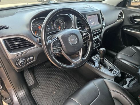 Used 2020 Jeep Cherokee Latitude Plus w/ Cold Weather Group FWD image 12