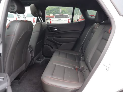 Used 2024 Chevrolet Trax RS w/ Sunroof Package FWD image 28
