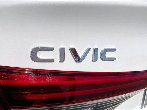 Used 2022 Honda Civic Touring image 10