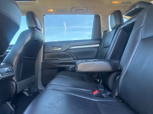 Used 2018 Toyota Highlander XLE image 29