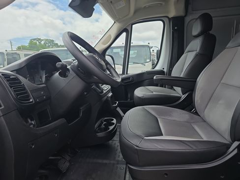 Used 2025 RAM ProMaster 2500 w/ Convenience Group FWD image 21