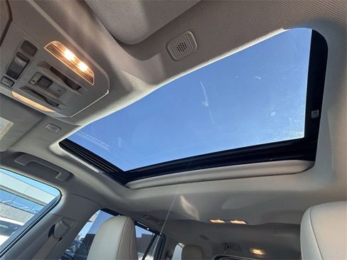 Used 2024 Toyota Highlander XLE image 21