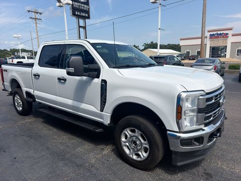 Used 2025 Ford F250 XLT AWD/4WD image 3