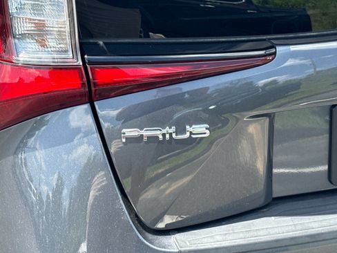 Used 2022 Toyota Prius XLE FWD image 21