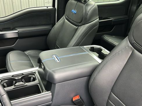 Used 2025 Ford F450 Platinum w/ FX4 Off-Road Package image 29