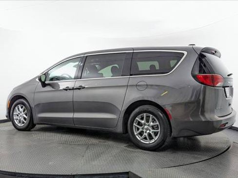 Used 2023 Chrysler Voyager LX FWD image 6