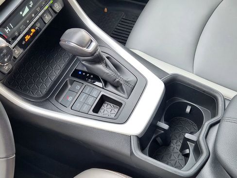 Used 2023 Toyota RAV4 XLE Premium image 19