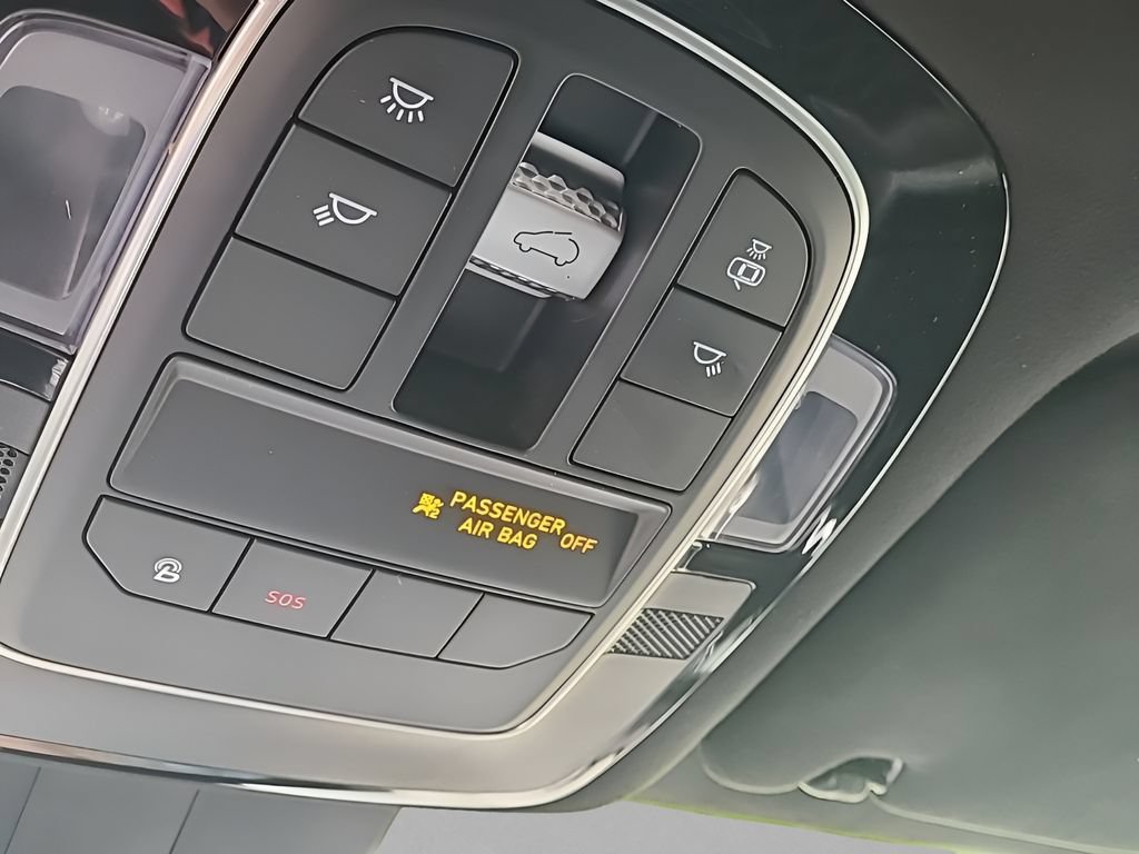 Used 2021 Hyundai Santa Fe Calligraphy AWD/4WD image 17