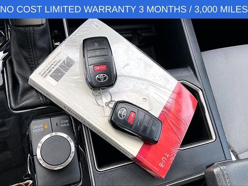 Used 2022 Toyota Tundra SR5 w/ SR5 Convenience Package image 11