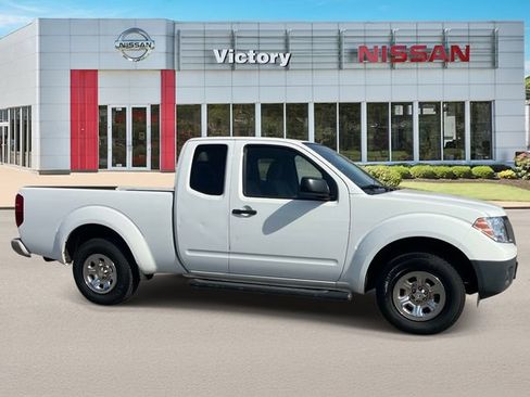 Used 2019 Nissan Frontier S RWD image 2