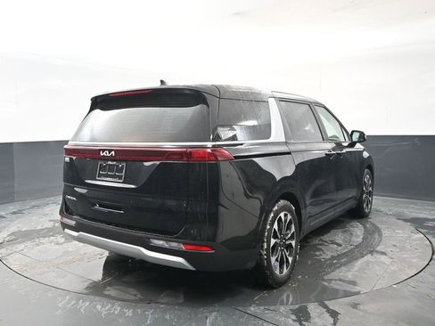 Used 2024 Kia Carnival EX image 5