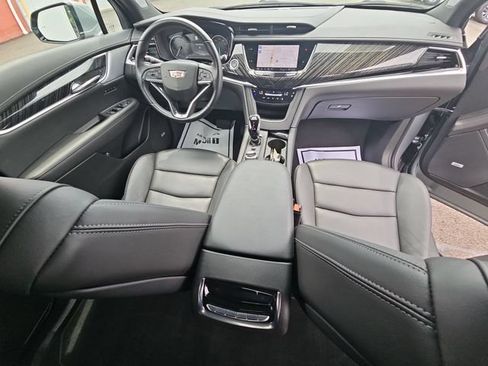 Used 2025 Cadillac XT6 Premium Luxury AWD/4WD image 23