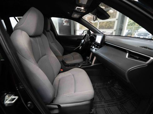Used 2023 Toyota Corolla Cross SE image 27