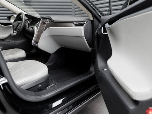Used 2013 Tesla Model S Performance image 31