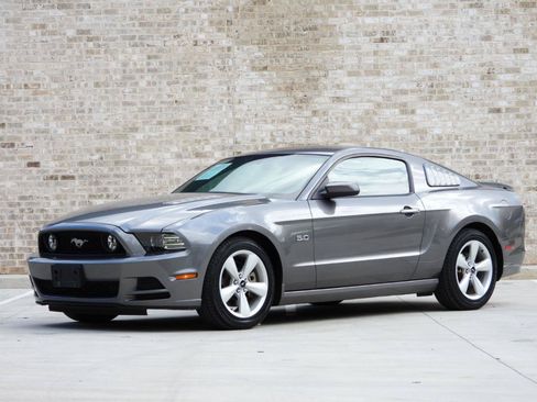 Used 2014 Ford Mustang GT RWD image 27