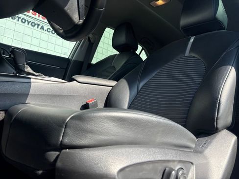 Used 2022 Toyota Camry SE w/ Convenience Package image 9
