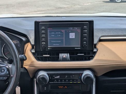 Used 2020 Toyota RAV4 LE FWD image 18