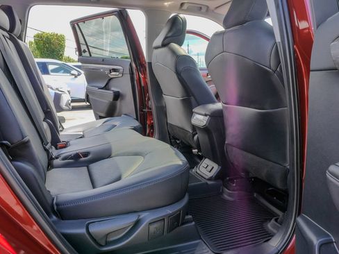 Used 2021 Toyota Highlander Limited AWD/4WD image 11