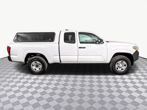 Used 2022 Toyota Tacoma SR image 11
