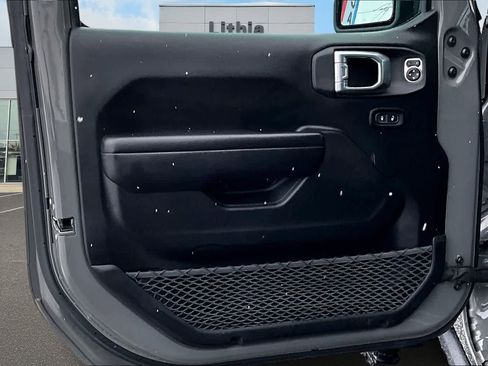 Used 2021 Jeep Gladiator Sport image 28