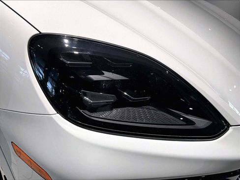 Used 2025 Porsche Cayenne Coupe image 15