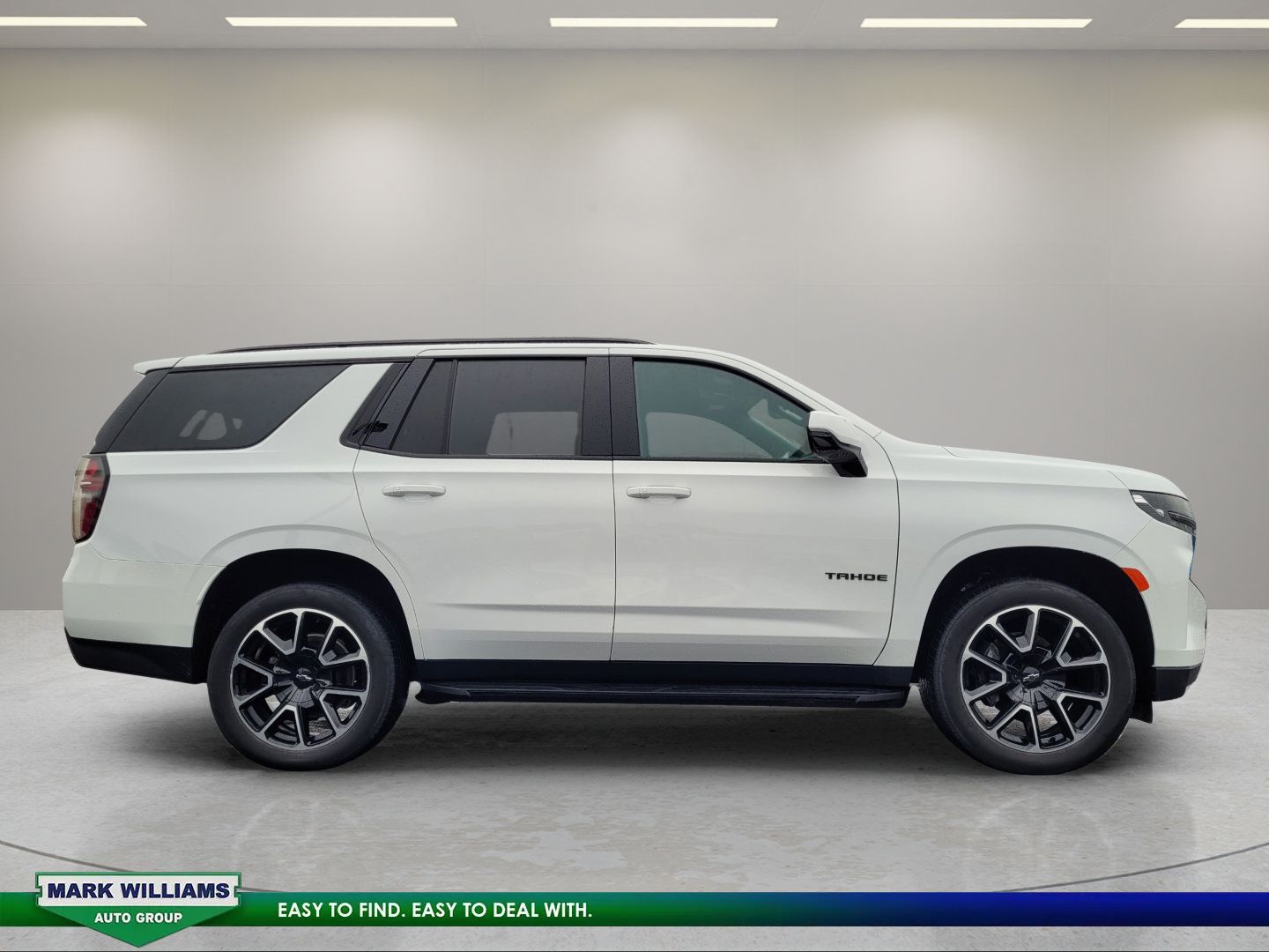 Used 2022 Chevrolet Tahoe RST w/ Luxury Package AWD/4WD image 2